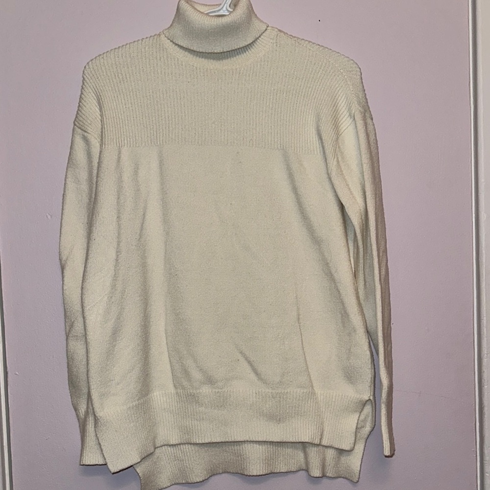 Suzy Shier Long Sleeve Turtleneck Sweater
